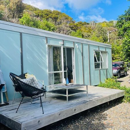 Отель Matapouri Cabin By The Beach Экстерьер фото