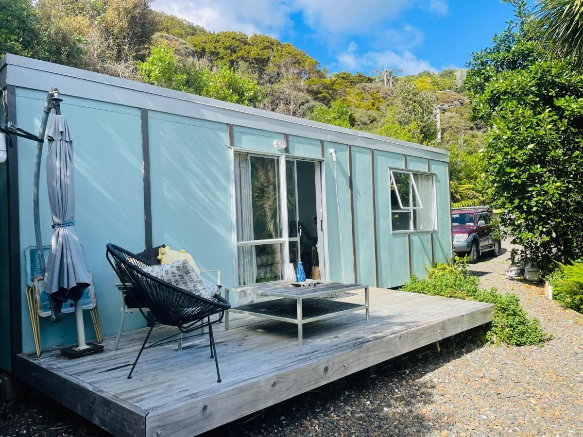 Отель Matapouri Cabin By The Beach Экстерьер фото