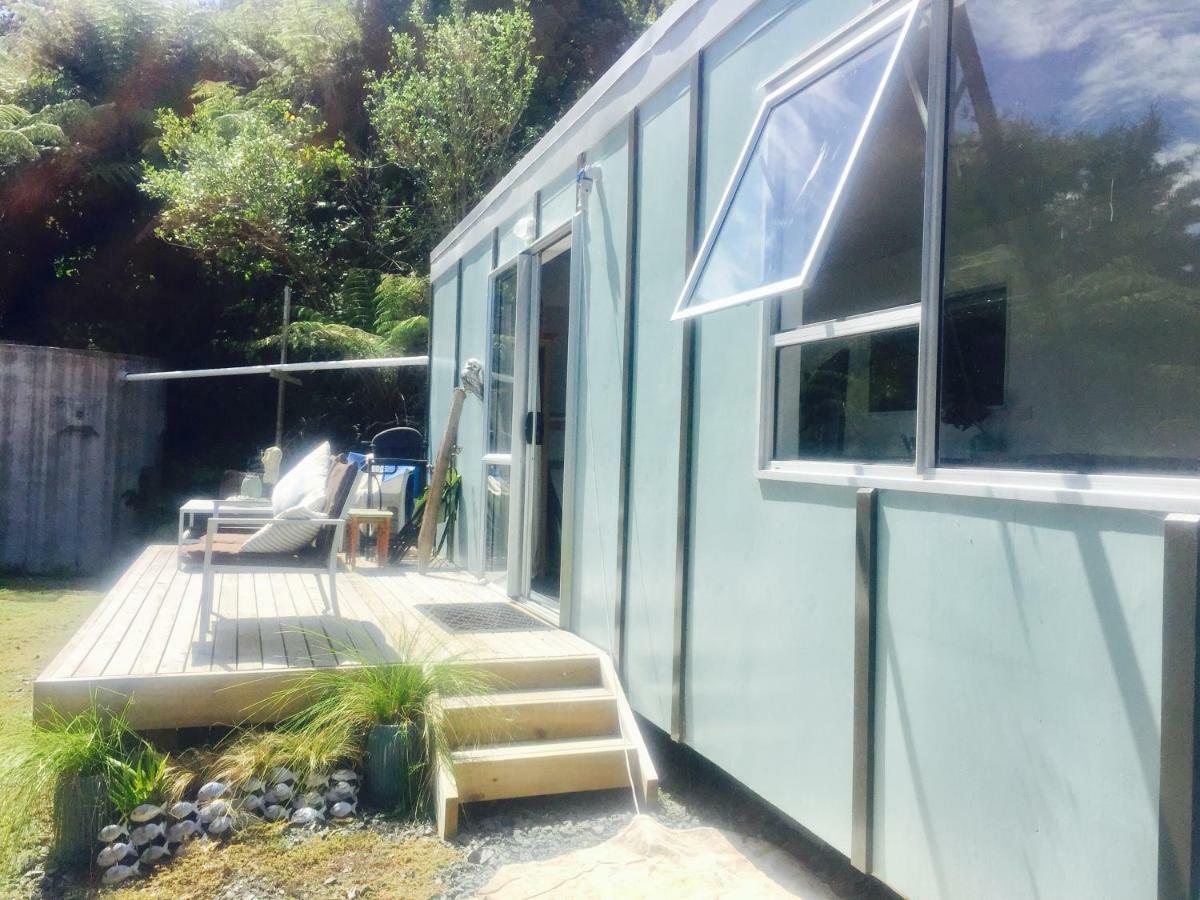 Отель Matapouri Cabin By The Beach Экстерьер фото